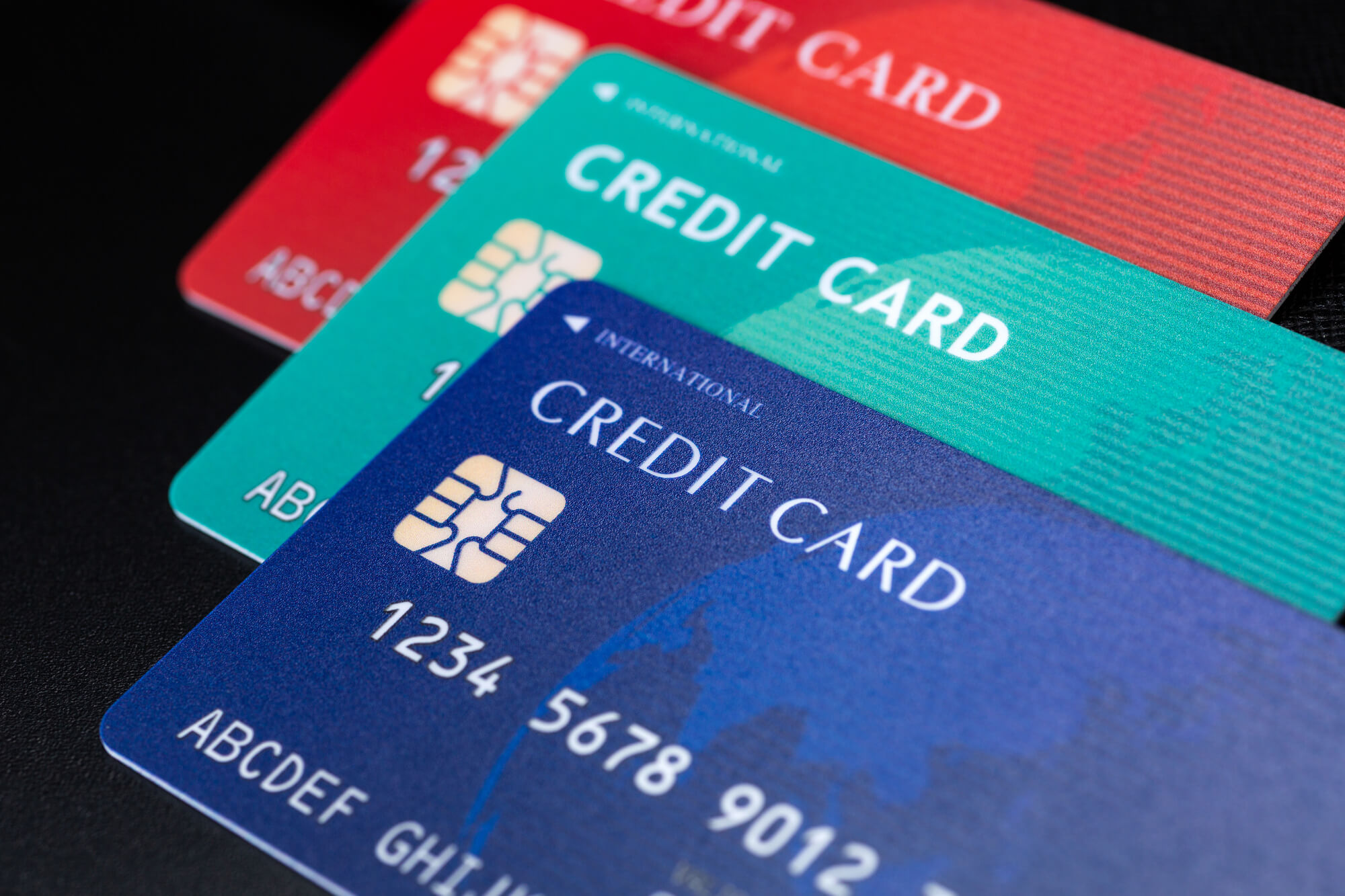 クレジットカードが支払えない場合の対処法は？債務整理のメリットや生活上の注意点を解説