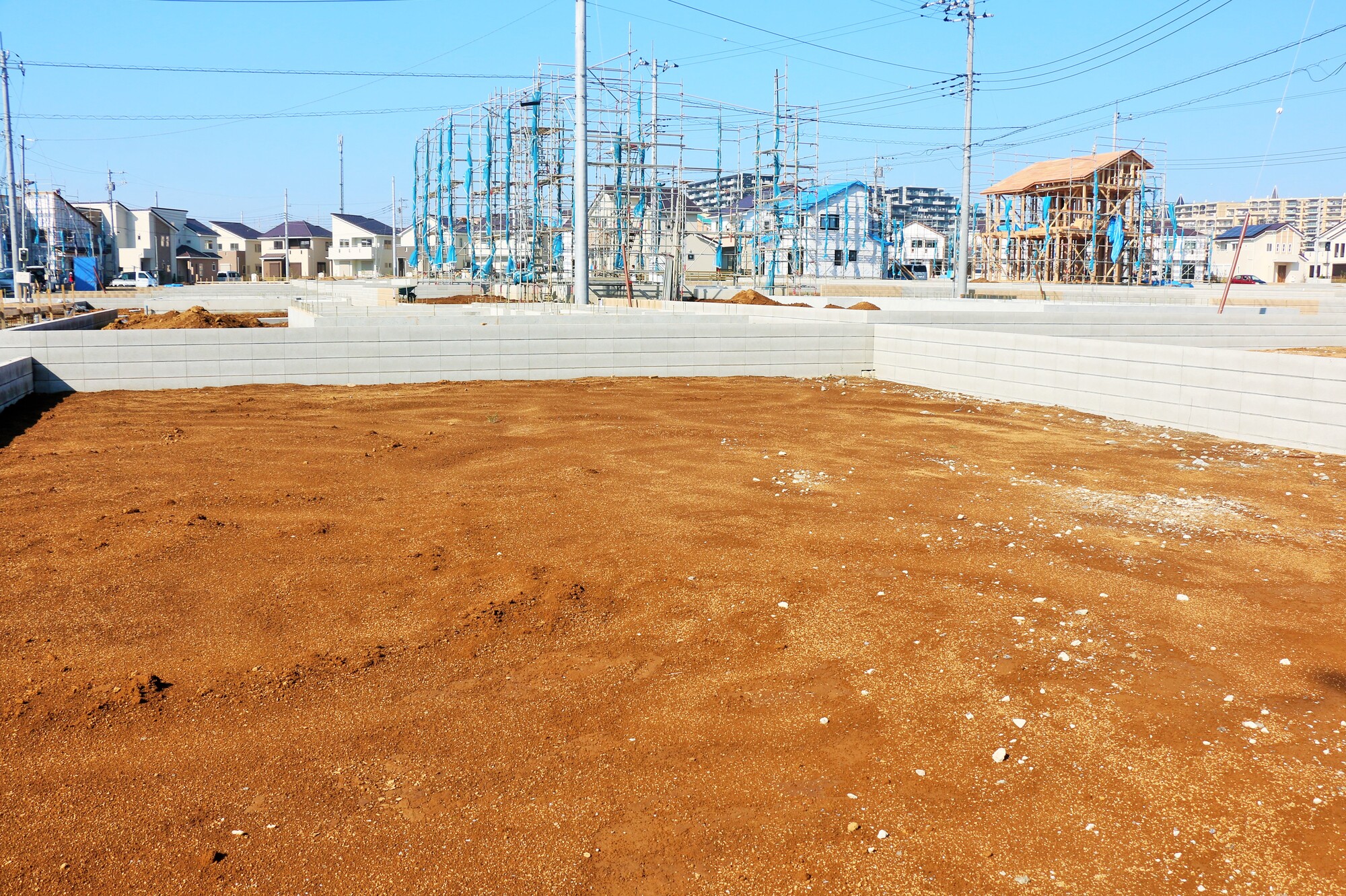 土地の買取・再開発の話が来たらどうする？仕組みや土地の相場・適正価格を調べる方法、対処法を解説