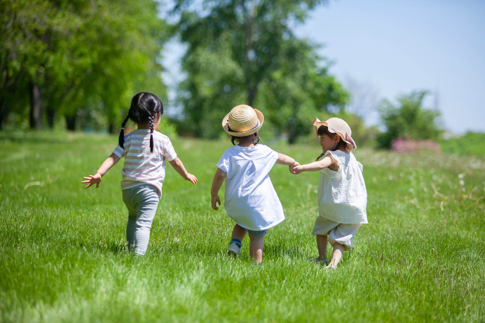 養育費の相場はどのくらい?年収・子どもの人数別の金額の決め方や計算方法を解説